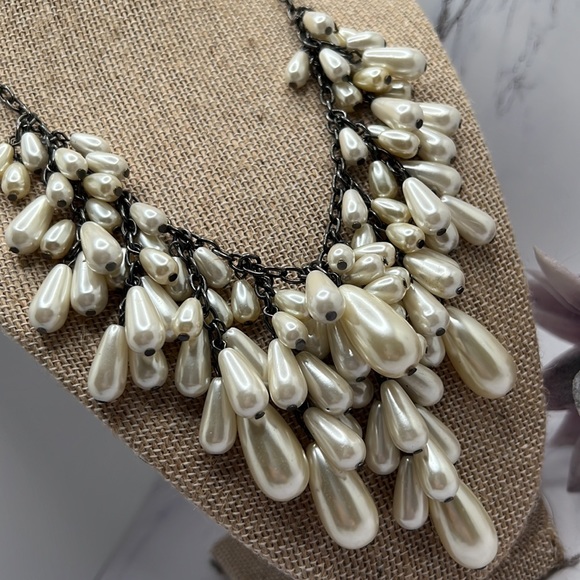 Vintage Faux Pearl & Gunmetal Necklace. - Picture 7 of 10